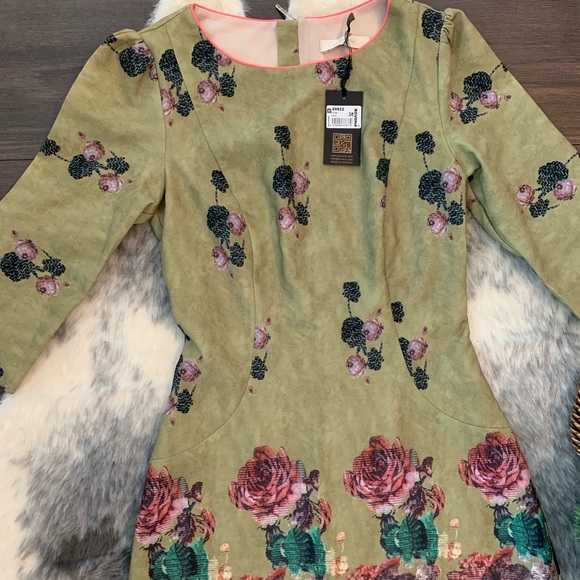 BNWT- Floral Dress - Picture 2 of 6